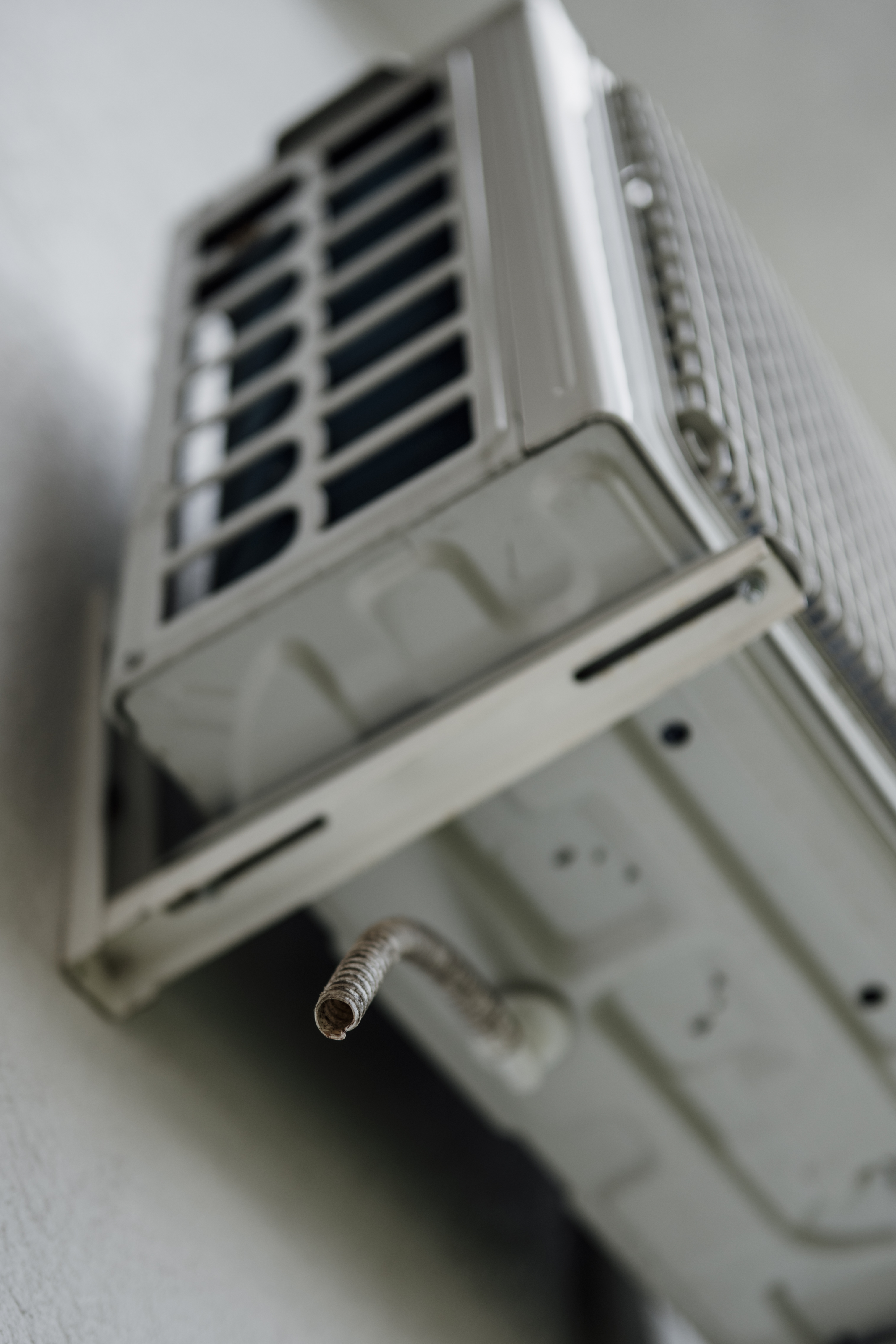 Wall-mounted air conditioning indoor unit — condensation and dripping is a critical quality issue